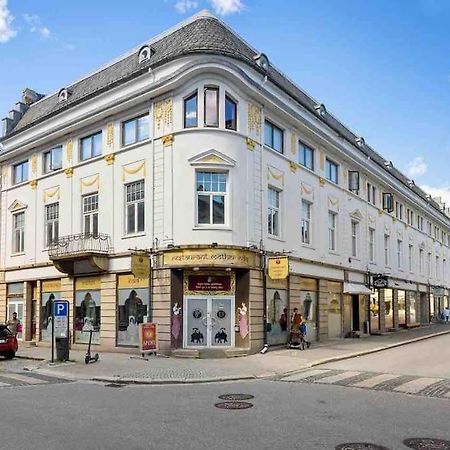 Moderne Leilighet Midt I Sentrum Av เฟรดริคสตา ภายนอก รูปภาพ