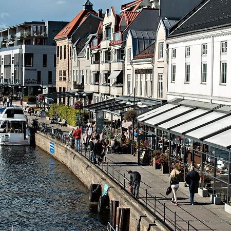 Moderne Leilighet Midt I Sentrum Av เฟรดริคสตา ภายนอก รูปภาพ