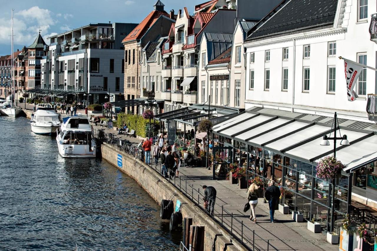Moderne Leilighet Midt I Sentrum Av เฟรดริคสตา ภายนอก รูปภาพ
